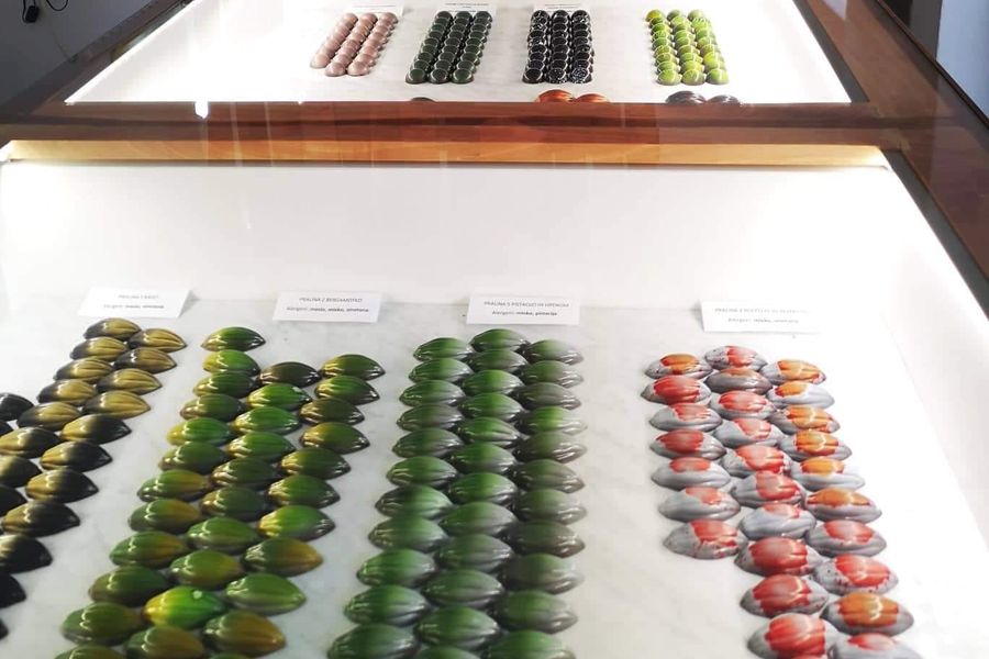 V odtenkih čokolade